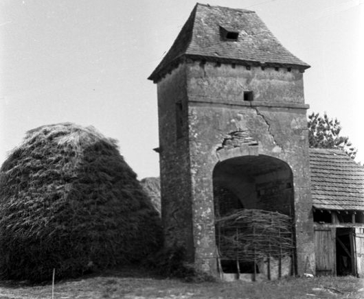 Pigeonnier Porche Meule 1955.jpg